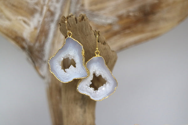 Load image into Gallery viewer, Grey geode druzy agate gold earrings

