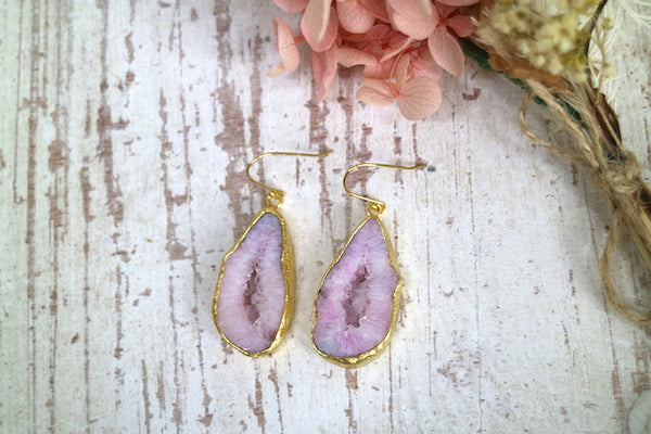 Load image into Gallery viewer, Pink goede druzy agate gold earrings
