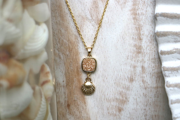 Load image into Gallery viewer, Champagne druzy quartz gold shell necklace
