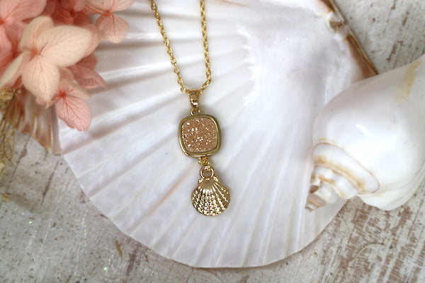 Load image into Gallery viewer, Champagne druzy quartz gold shell necklace
