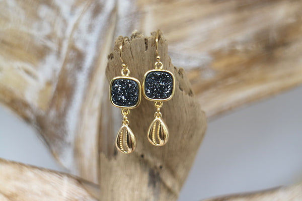 Load image into Gallery viewer, Black druzy quartz and gold cowrie shell earrings

