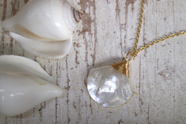 Load image into Gallery viewer, White shell wire wrapped gold necklace
