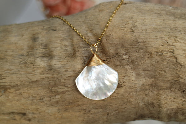 Load image into Gallery viewer, White shell wire wrapped gold necklace
