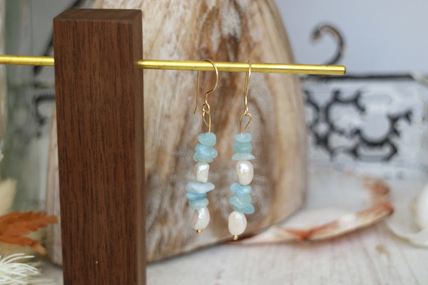Load image into Gallery viewer, Fresh water pearls and aquamarine gold earrings
