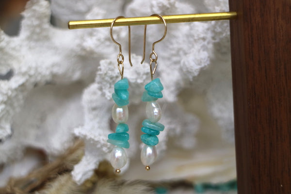 Load image into Gallery viewer, Fresh water pearls and amazonite gold earrings
