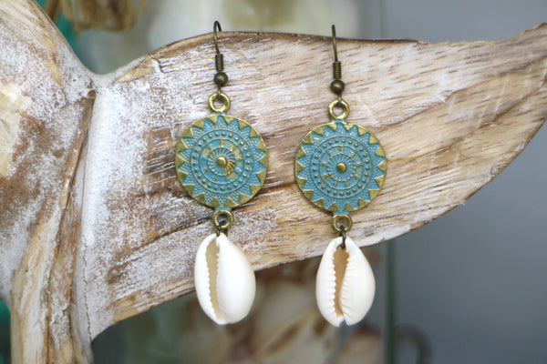 Load image into Gallery viewer, Blue patina and antique bronze shell earrings
