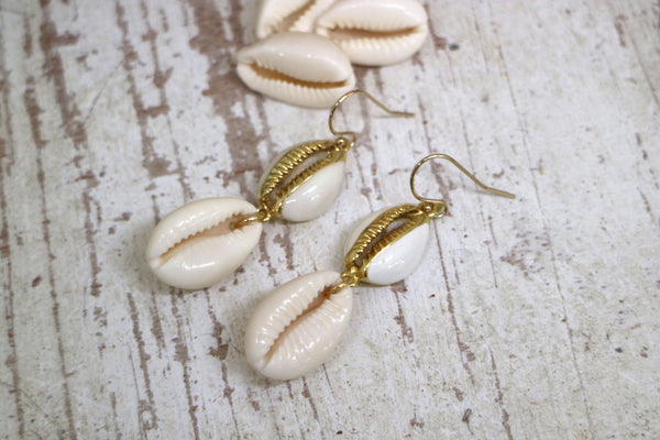 Load image into Gallery viewer, Cowrie shell gold earrings
