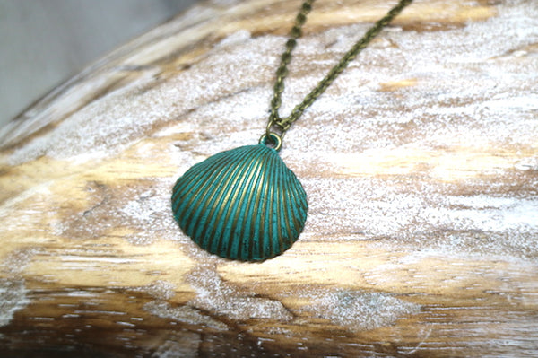 Load image into Gallery viewer, Green bronze patina sea shell necklace
