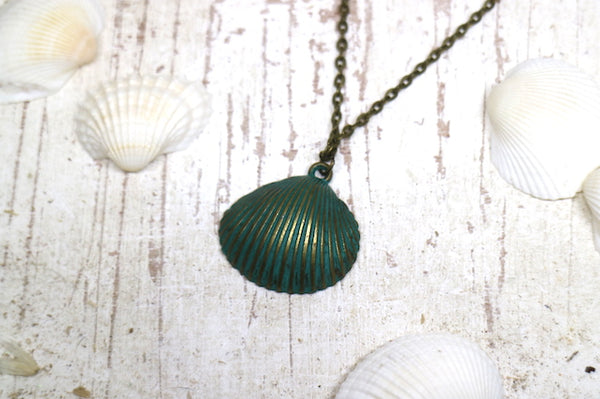 Load image into Gallery viewer, Green bronze patina sea shell necklace
