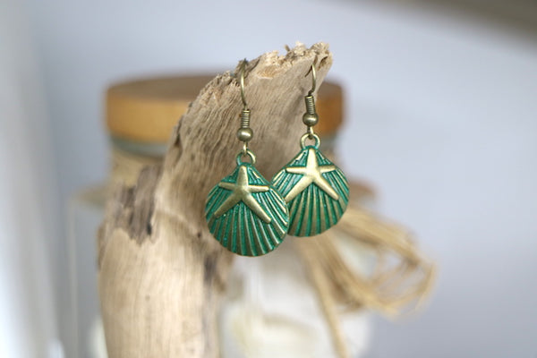 Load image into Gallery viewer, Bronze patina shell and starfish earrings
