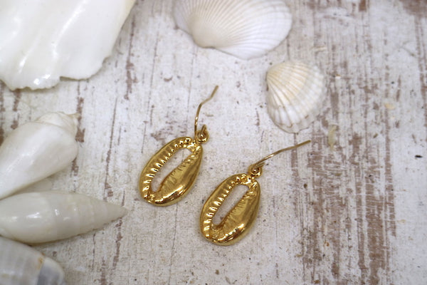 Load image into Gallery viewer, Gold cowrie shell earrings
