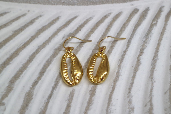 Load image into Gallery viewer, Gold cowrie shell earrings

