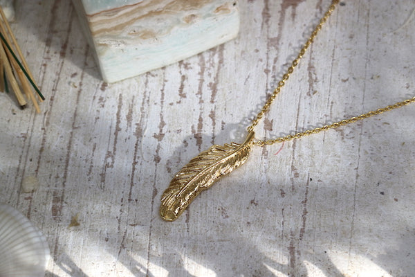 Load image into Gallery viewer, Gold feather necklace
