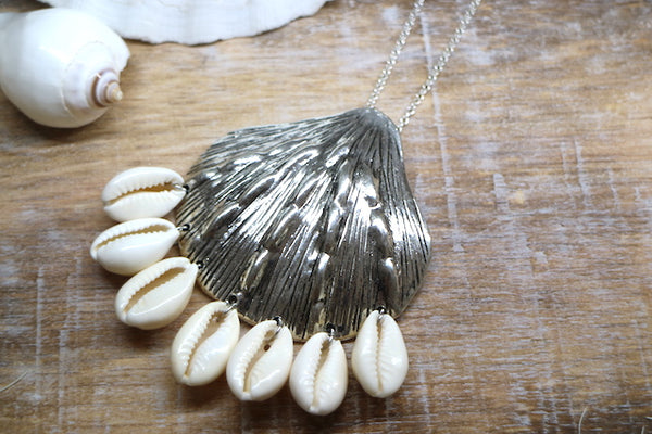 Load image into Gallery viewer, Bohemian silver shell pendant with cowrie shells necklace
