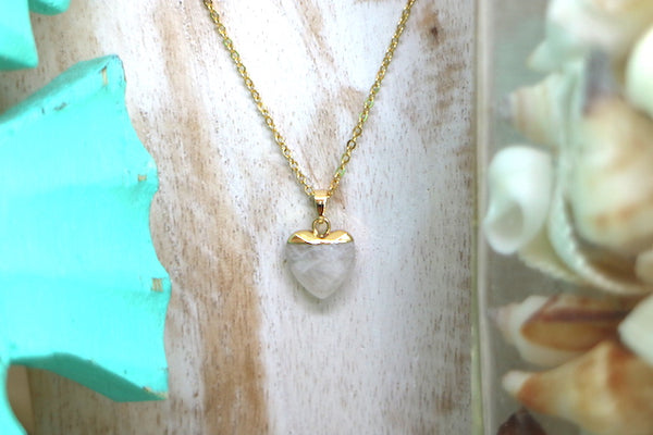 Load image into Gallery viewer, Children&#39;s Moonstone heart gold necklace
