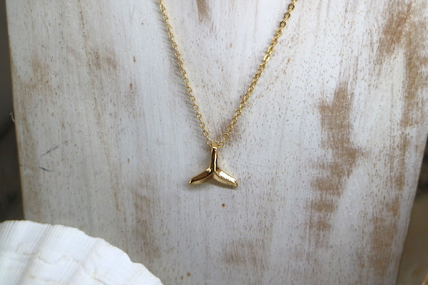 Load image into Gallery viewer, Gold whale tail necklace
