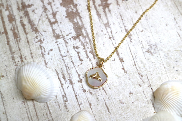 Load image into Gallery viewer, Mother of pearl and gold whale tail necklace
