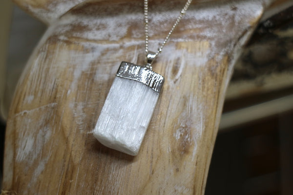 Load image into Gallery viewer, Selenite silver necklace
