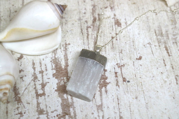 Load image into Gallery viewer, Selenite silver necklace
