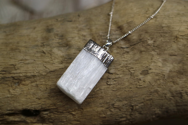 Load image into Gallery viewer, Selenite silver necklace
