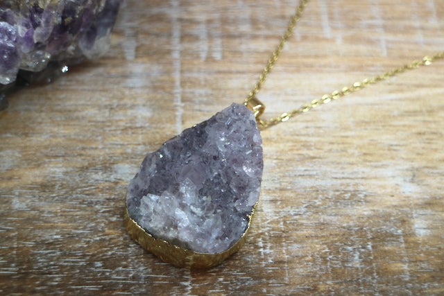 Amethyst teardrop gold necklace