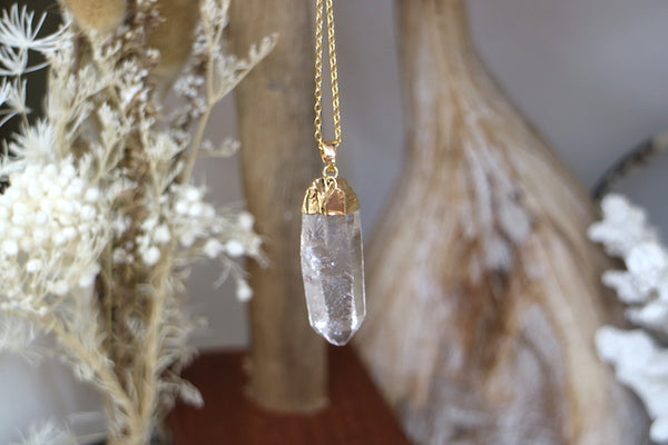 Load image into Gallery viewer, Clear quartz gold necklace
